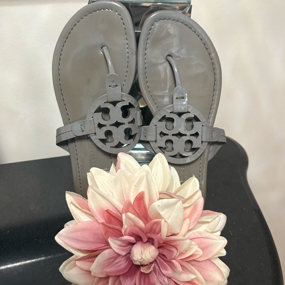 Gray Tory Burch Flip Flop Sides Size 7